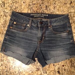American Eagle Sz 4 Super Stretch Dark Wash Jeans